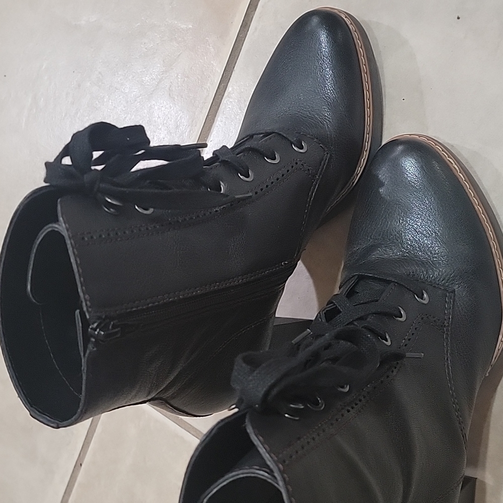 Ladies boots